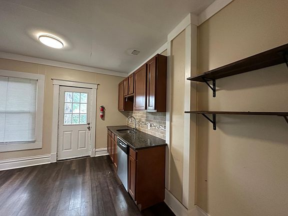 2nd image of 907 Rose Ct #907