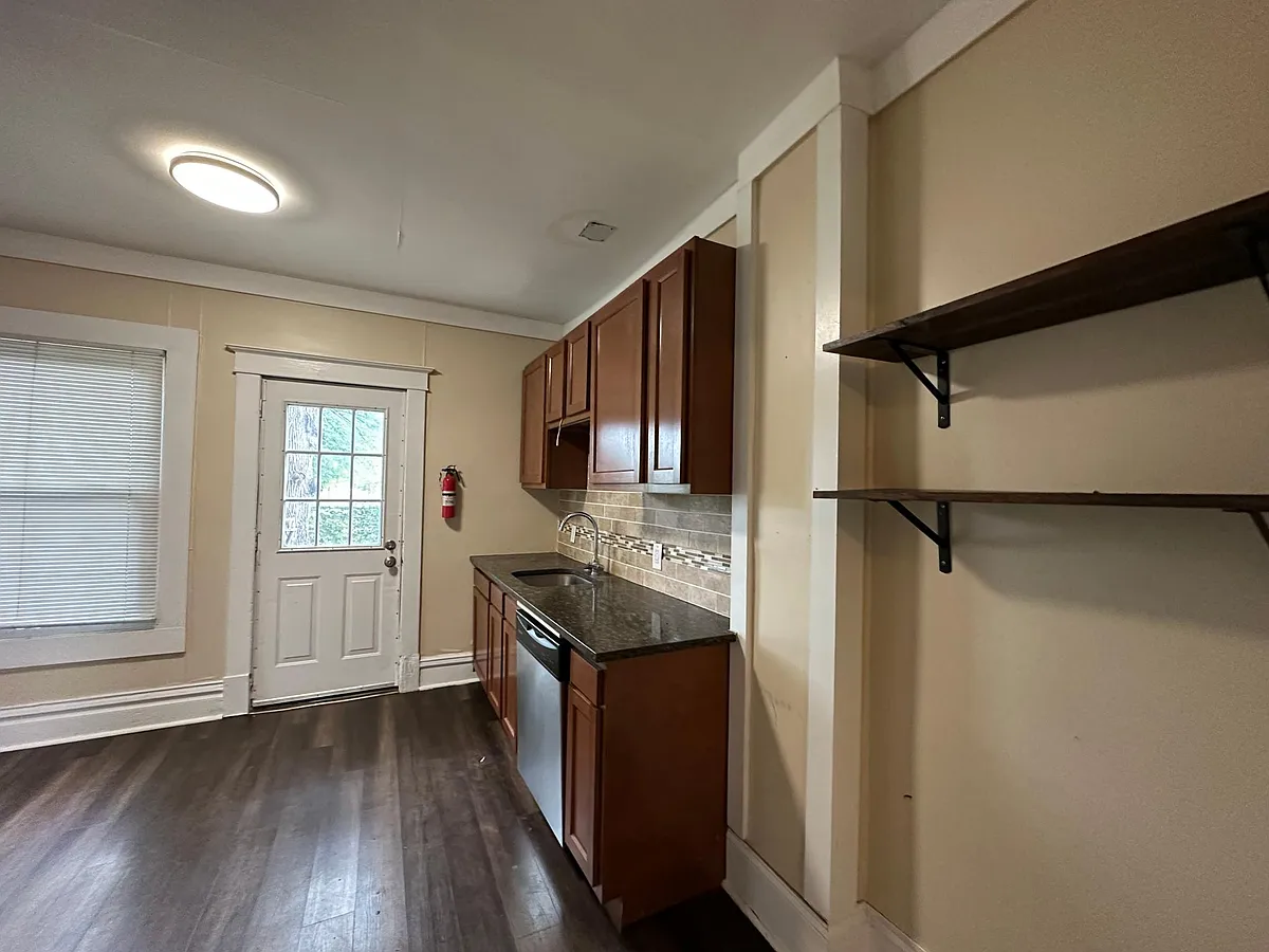 Building Photo - 907 Rose Ct #907