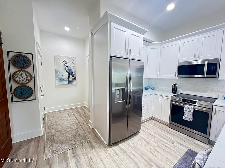 124 Court St — Photo 2