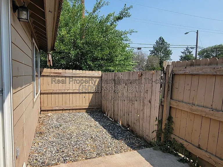 1025 W Entiat Ave #A2 — Photo 9