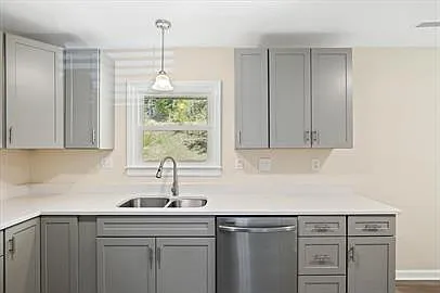 613 Grantland Dr — Photo 4