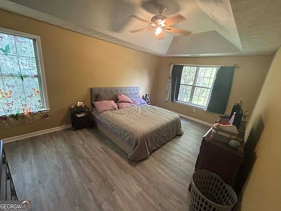 4th image of 855 Underhill Ct