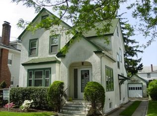 88 Oak St, Floral Park, NY 11001