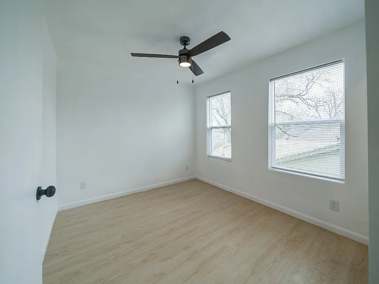 1005 Essex St #202 — Photo 18