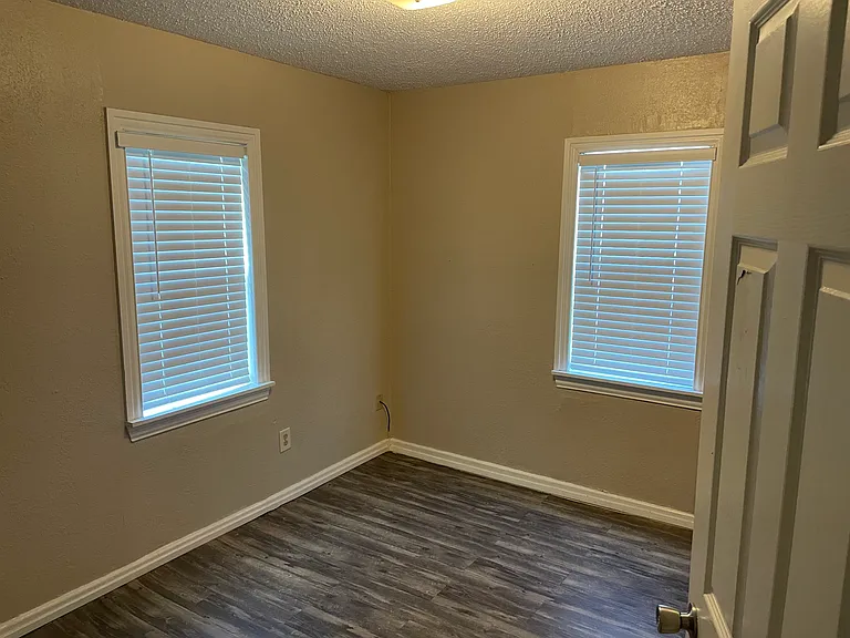 2746 SW I Ave — Photo 9