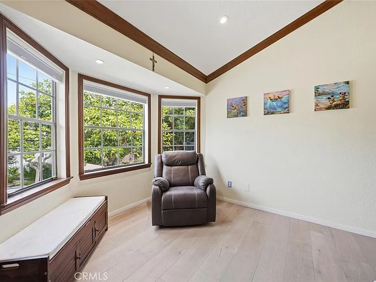 227 S Irena Ave — Photo 47