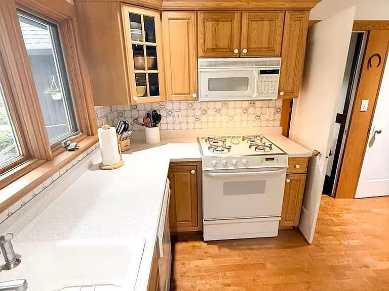 49 Oakwood Rd — Photo 12