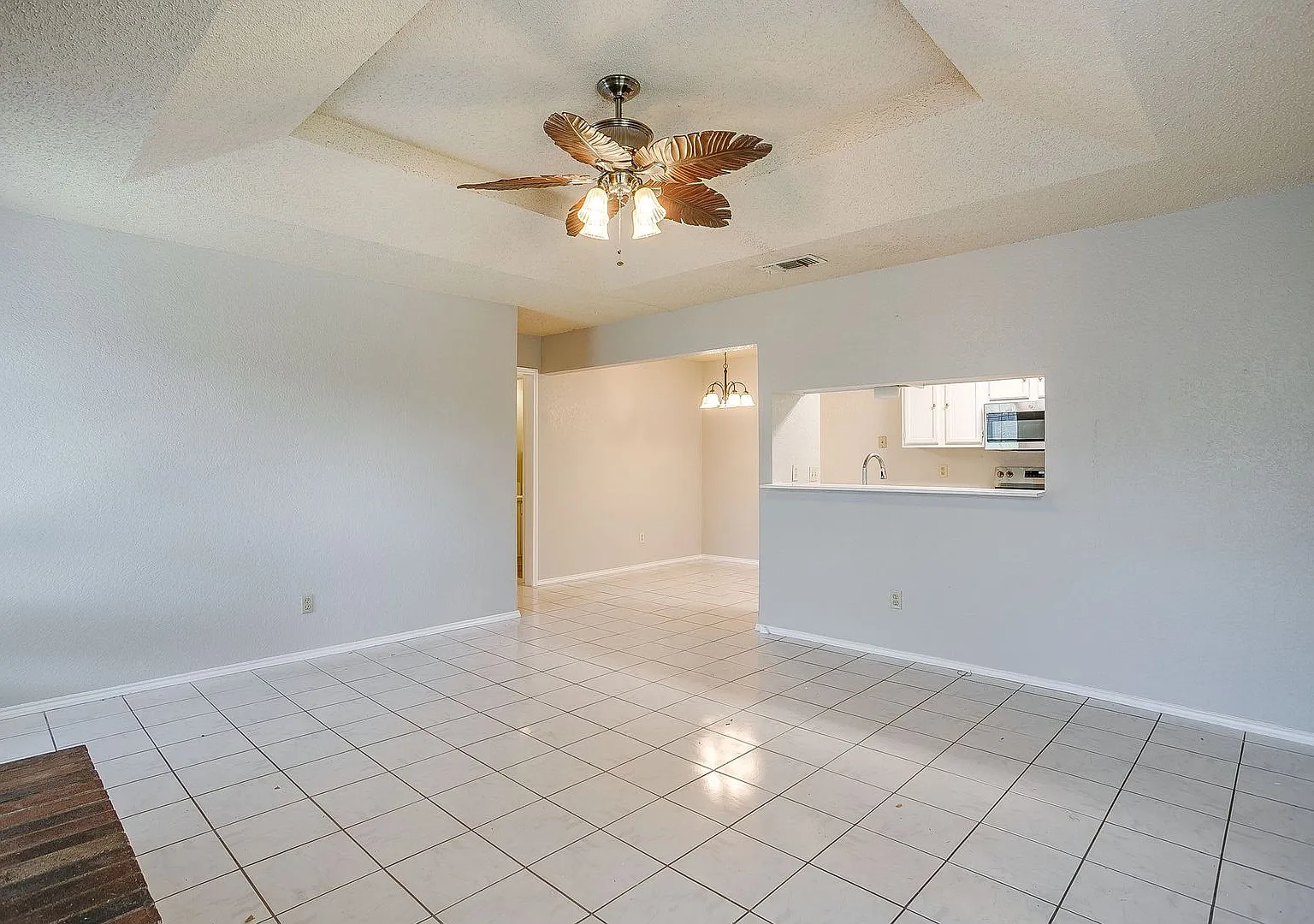 One Side of Duplex is Waiting for You- 2 Bed- 2 Bath- Lake Worth on Cul De Sac- 76135 — Photo 4