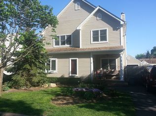 61 Caldwell St, Huntington Station, NY 11746
