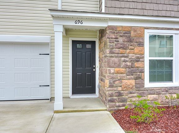 4th image of 696 Telegraph Dr