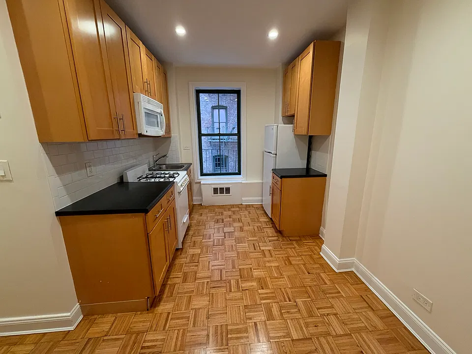 531 E 78th St #2G-527