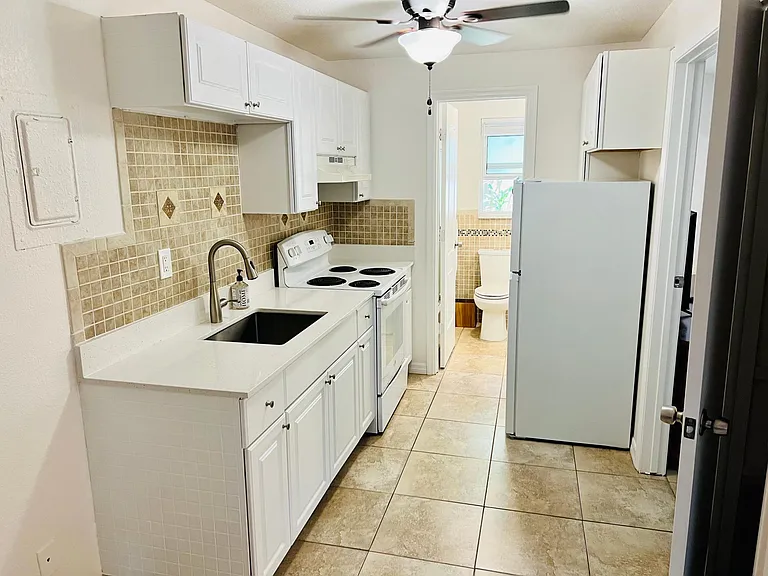 813 Middle St #2 — Photo 9