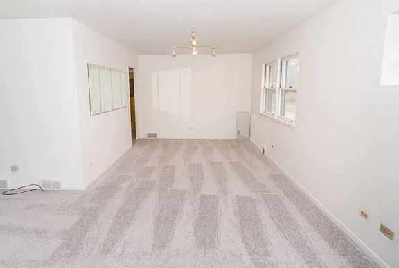 5th image of 328 Catalpa Ave