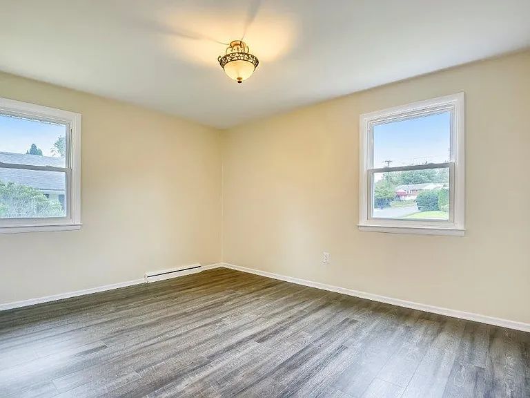128 Greenmeadow Dr — Photo 10