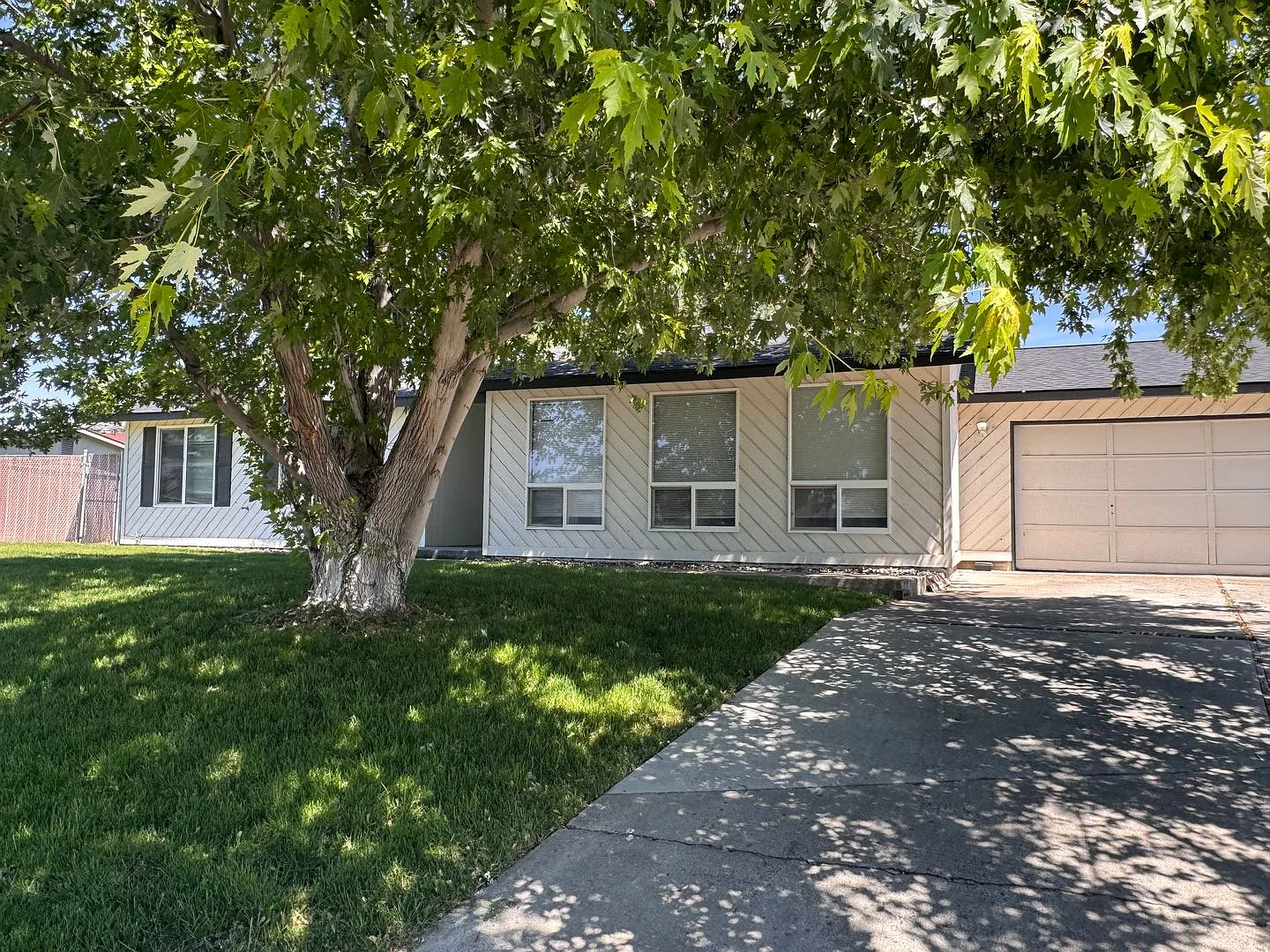 Terrace Heights 3br 2ba with double garage — Photo 4
