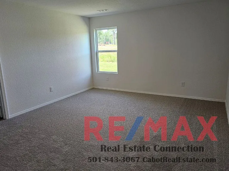 60 Leruss Blvd — Photo 4