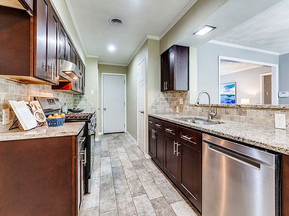 2nd image of 1106 Ridgeway Cir
