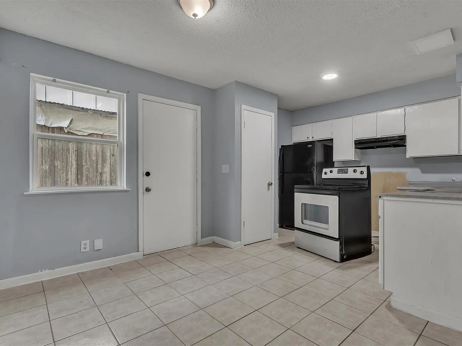2 bed, 1.0 bath, 780 sqft, $995 — Photo 2