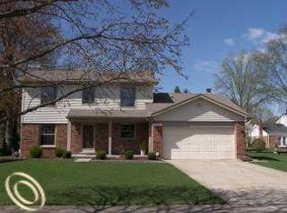 18821 Canterbury Dr, Livonia, MI