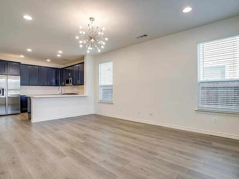 211 Athenia Dr — Photo 4