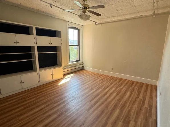 2 Central Sq #208, Keene, NH 03431