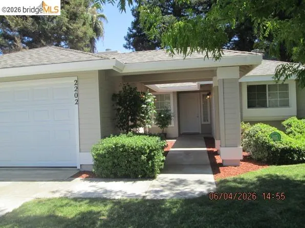 2202 Royal Wood Ln, Turlock, CA 95380