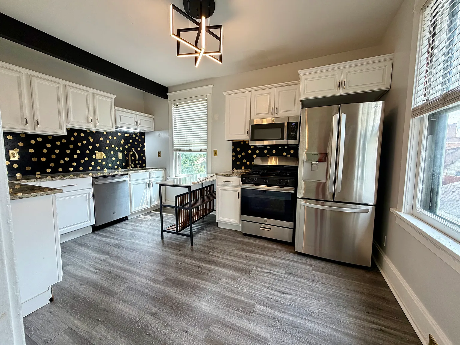 3722 Beekman St — Photo 1