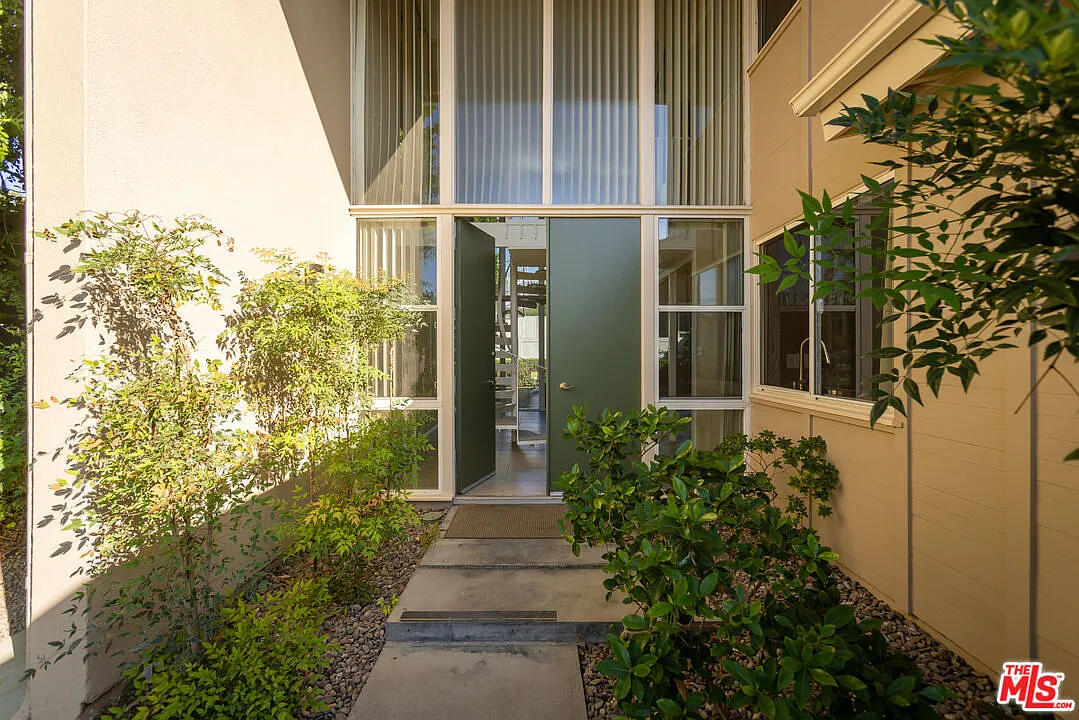2 bed, 2.5 bath, 1186 sqft, $3,900 — Photo 4