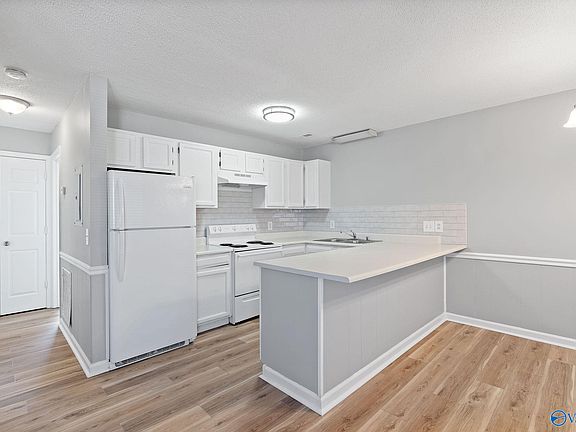 3rd image of 4421 Torrance Dr NW