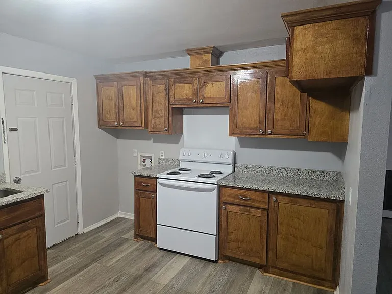 204 County Road 2877 — Photo 11