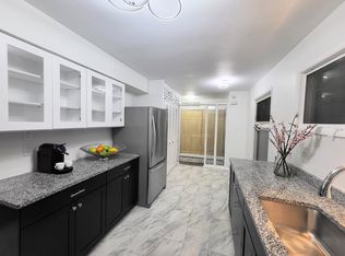 30234 Embassy St, Beverly Hills, MI 48025