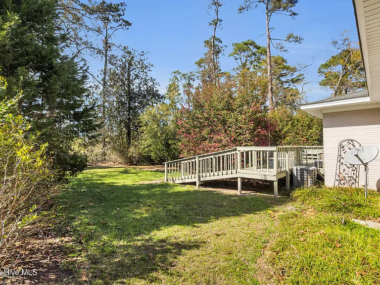 609 Edgehill Rd — Photo 5