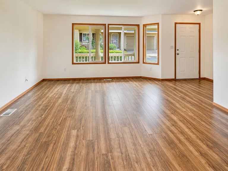1158 SE La Mesa Ave — Photo 2