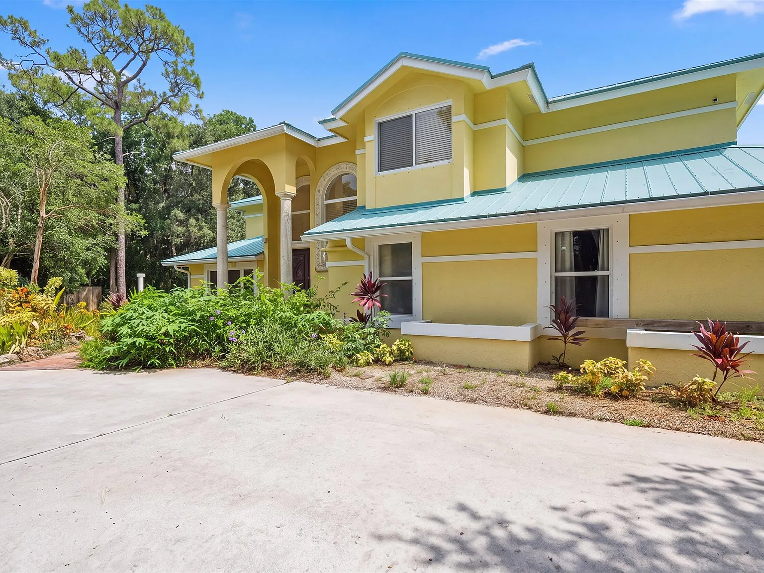 5 bed, 4.5 bath, 4032 sqft, $15,900 — Photo 3