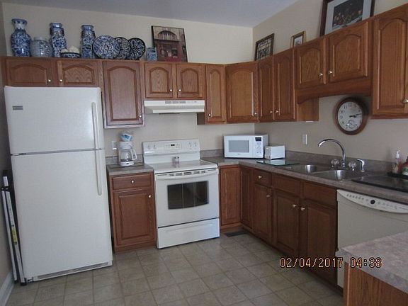 2nd image of 204 Silver Laurel Ct