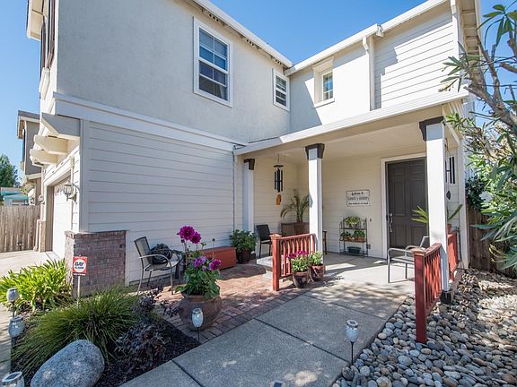 3rd image of 4065 SW Rickenbacker Drive