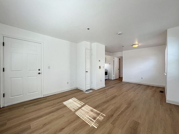 5th image of 1356 Calistoga Ave APT 6