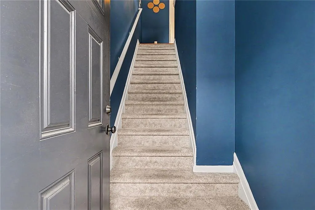 3 bed, 3.5 bath, 1633 sqft, $3,000 — Photo 2