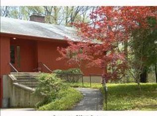 25 Beechwood Rd, Woodbridge, CT 06525