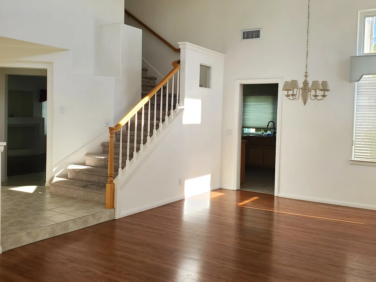 4 bed, 2170 sqft, $5,100 — Photo 2