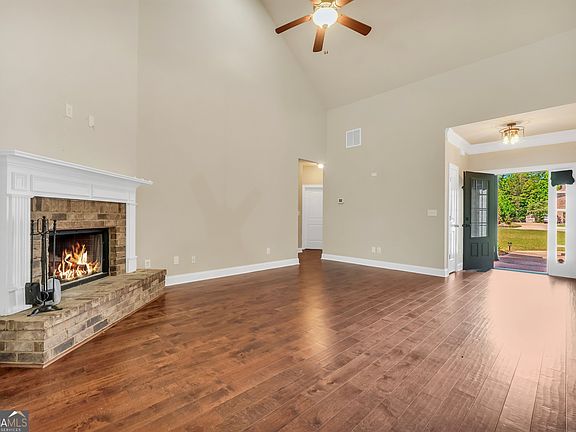 3rd image of 205 Arborview Dr