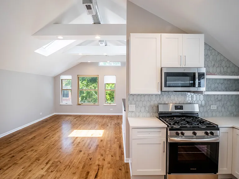 1063 N Wood St #PENTHOUSE — Photo 7