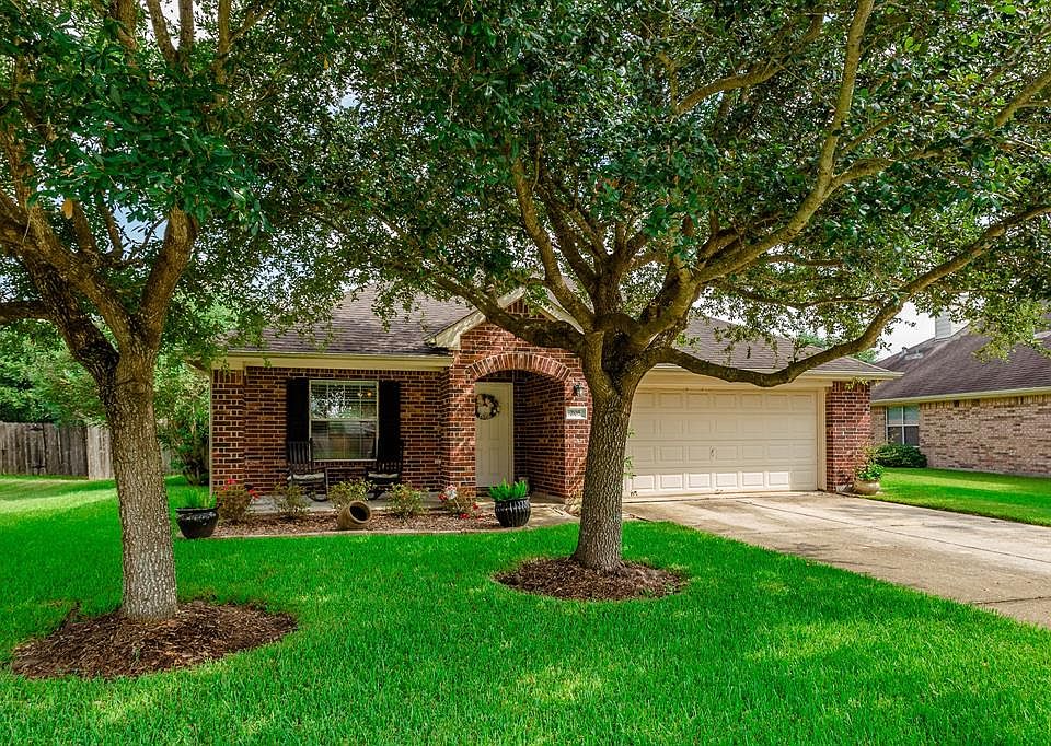 1st image of 205 Colony Lake Ln