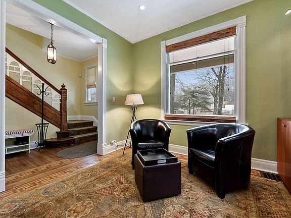 Foyer/Living Room