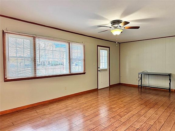 5th image of 308 Town And Country Ln