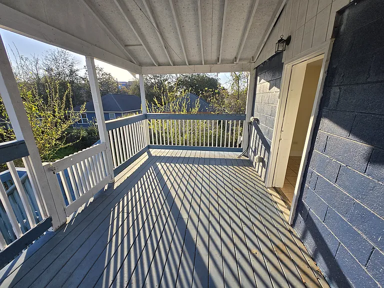 1105 W Bay St #B — Photo 5