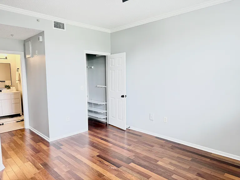 2080 Greenview Shores Blvd #413 — Photo 17