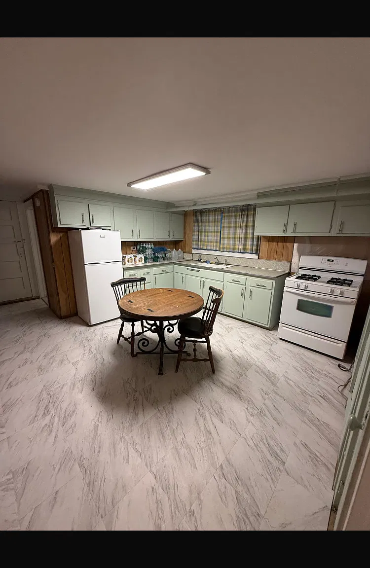 Alpine Pl — Photo 1