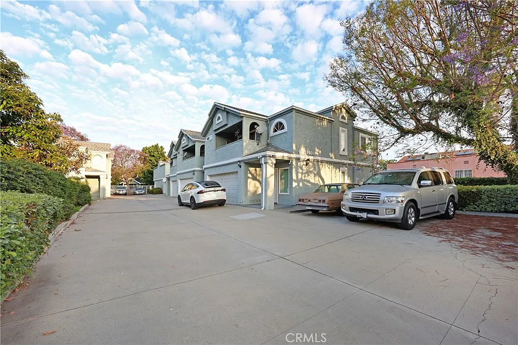Building Photo - 14033 McClure Ave