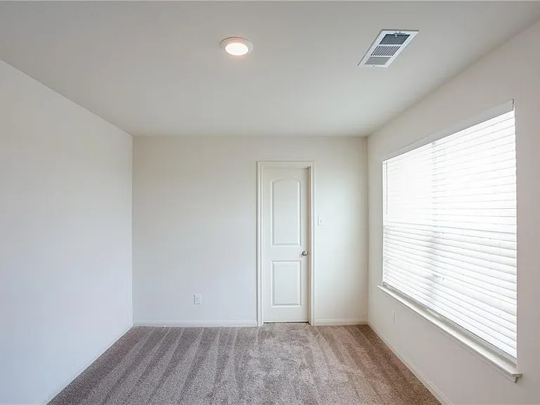 1004 Riverdale Cv — Photo 14